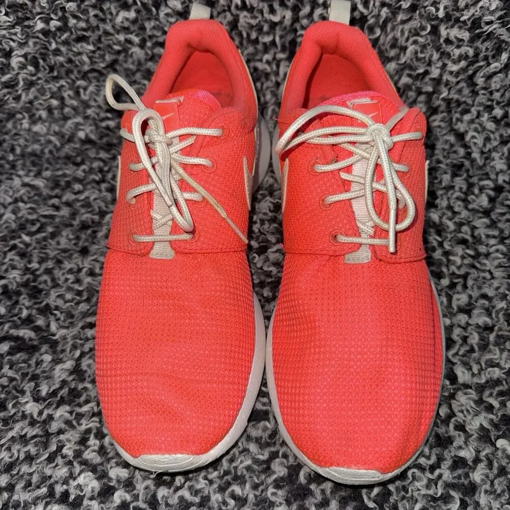 Nike Women's Roshe One Sneakers, Pink/Stardust/White, 7y Medium US - Picture 4 of 6